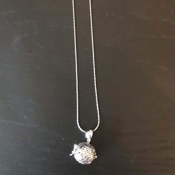 Nw Silver Essential Oil Locket Necklace - Picture 3 of 3